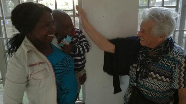 Resultado de imagen para abuela viaja a kenia