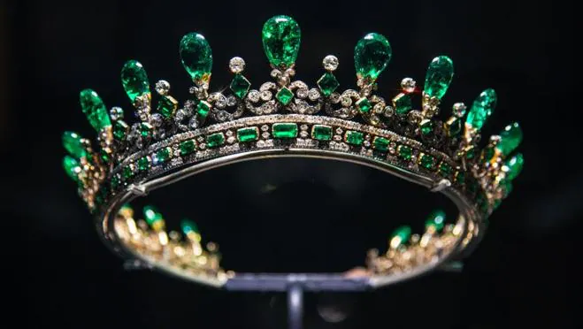 La tiara de esmeraldas diseñada por el príncipe Alberto