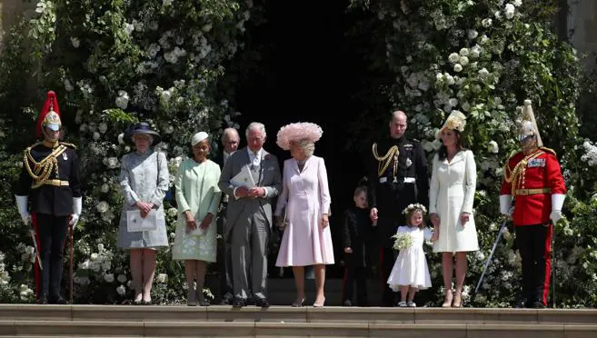 La Familia Real posa junto a la decoraciÃ³n floral