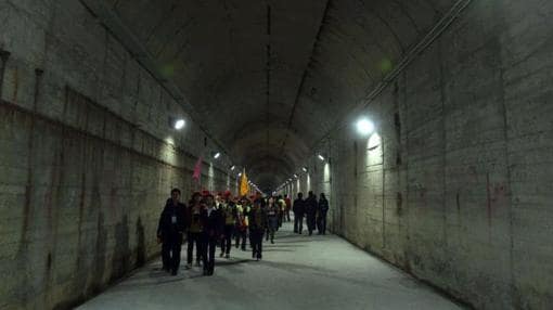 Uno de los túneles de la base subterránea