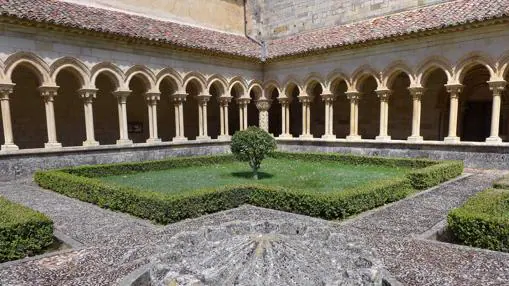 El bello claustro cisterciense del Real Monasterio de San Andrés del Arroyo