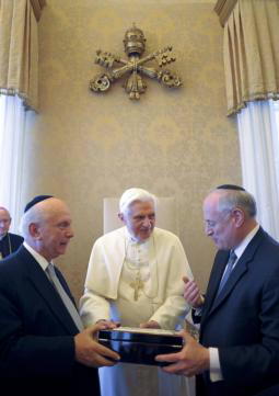 El Papa y los líderes judíos de EE.UU. restablecen la paz rota por Williamson