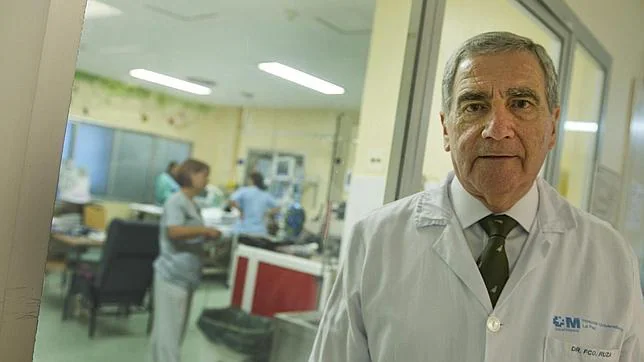 El doctor Francisco Javier Ruza, en el Hospital Infantil La Paz