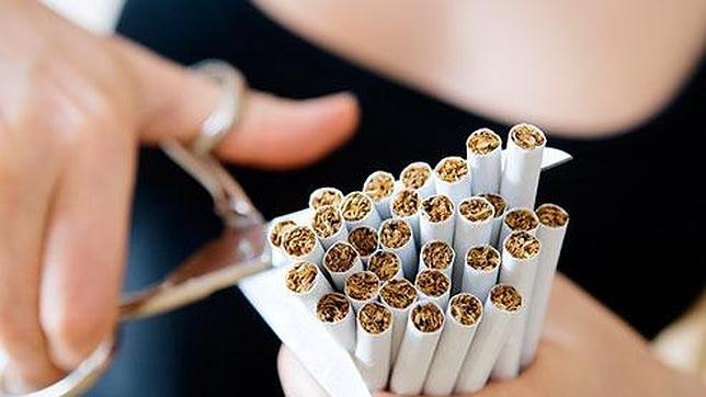 La Concejalía de Sanidad cambia cigarrillos por claveles para concienciar contra el tabaquismo con motivo de la celebración del Día Mundial Sin Tabaco 8