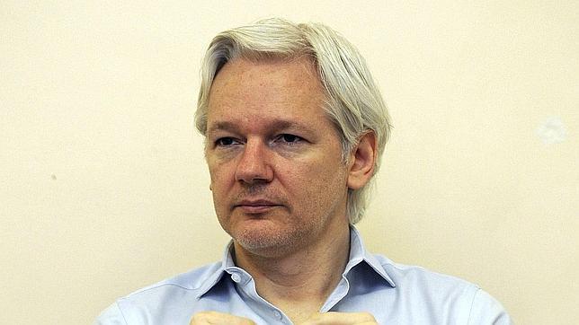 Assange no abandonará la embajada de Ecuador aunque Suecia retire la demanda