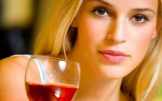 Diez beneficios del vino tinto que probablemente desconocías