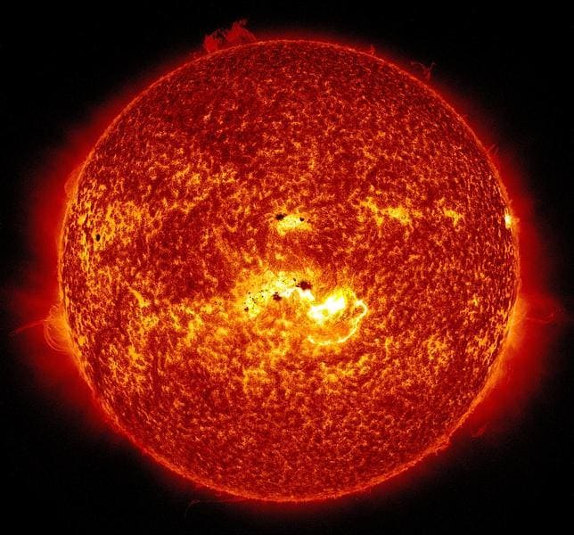Un bombazo solar alcanzará mañana jueves 9 de enero la Tierra