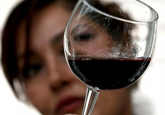 ¿Cómo saber si un vino está bueno sin ser un experto?