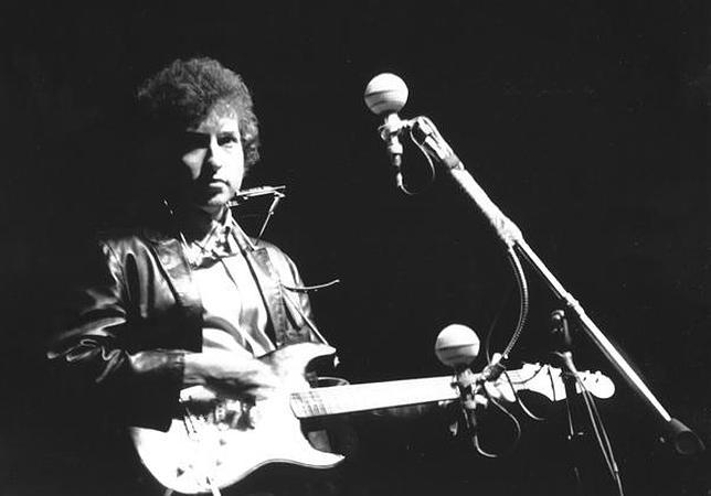 Dylan, durante su actuaciÃ³n en Newport en 1965