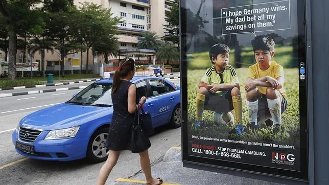 La campaña de un casa de apuestas de Singapur causa indignación en el fútbol