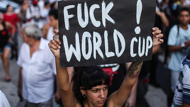 La polica detiene a un grupo de activistas que pretendan organizar protestas en la final del Mundial 