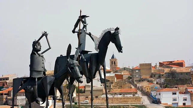 El hidalgo caballero Don Quijote y su fiel escudero, en la localidad de Munera
