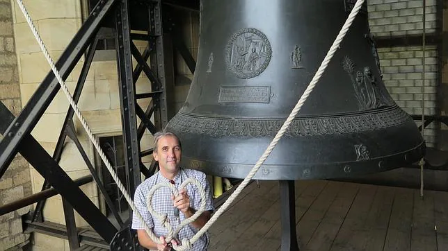 Una de las grandes campanas de la catedral de San Vito, en Praga