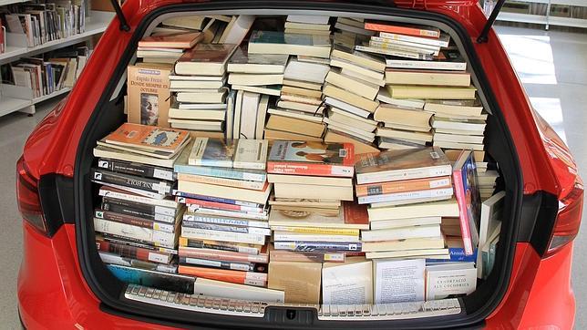 ¿Cuántos libros caben en el maletero de un coche?