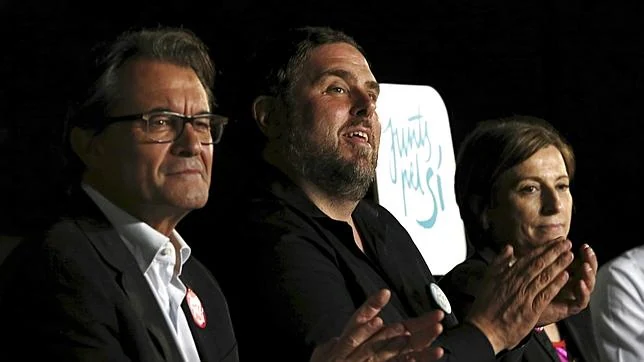 Los candidatos de Junts pel Sí, Artur Mas, Carme Forcadell, y Oriol Junqueras