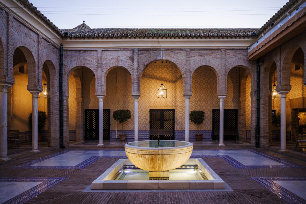 El precioso patio andalusí del Parador de Carmona