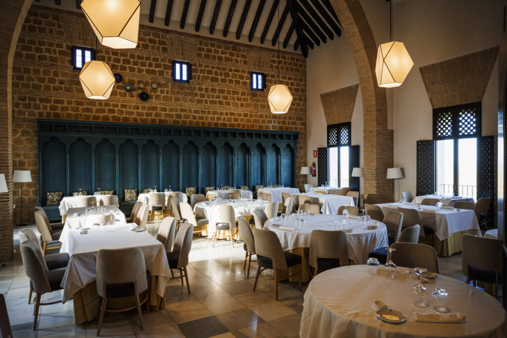 El restaurante del Parador de Carmona se ubica en un antiguo refectorio