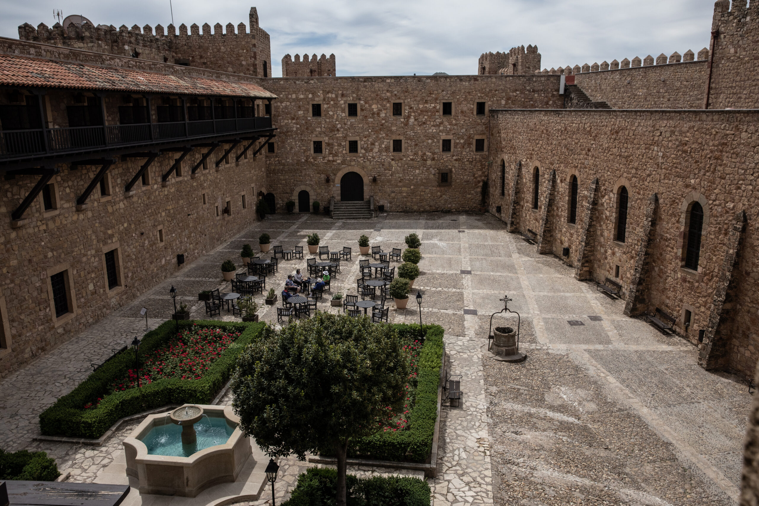 El antiguo Patio de Armas es hoy un coqueto patio interior donde desconectar