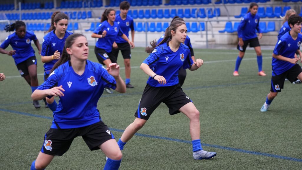 La UEFA homenajea a Bilbao en el balón con el que se jugará la final de la  Champions femenina