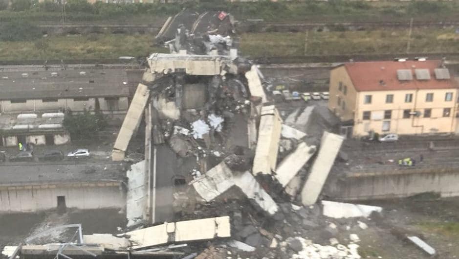 Resultado de imagen para Italia: Se derrumbÃ³ un puente en GÃ©nova y ya son 11 los muertos