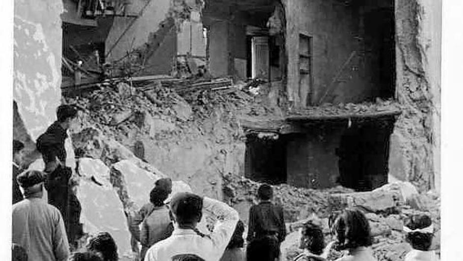Resultado de imagen de Vecinos de Cabra observan los derrumbamientos ocasionados por el bombardeo