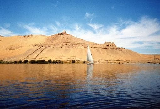 El río Nilo a su paso por Asuán, Egipto