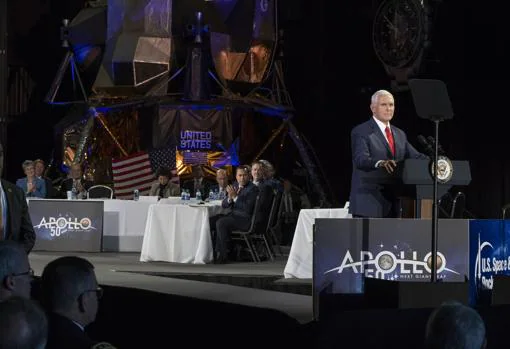 El vicepresidente Mike Pence durante el National Space Council