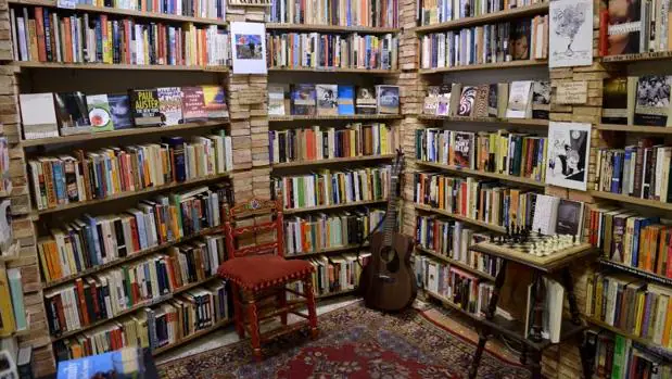 Vista interior de la librería «Desperate Literature» de Madrid