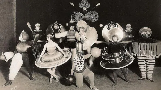 Una de las fiestas que se montaban en la Bauhaus, en las que participaban profesores y alumnos