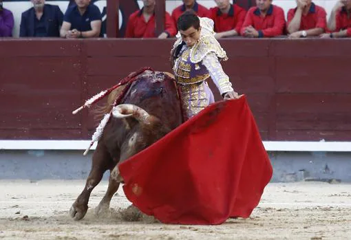 Paco Ureña, fundido con el toro