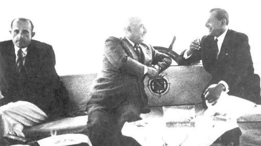 Don Juan de Borbón y Francisco Franco, en su reunión en el yate Azor el 25 de agosto de 1948