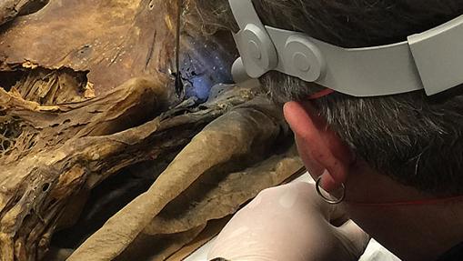 Autopsia a una momia canaria