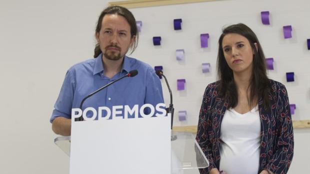 Pablo Iglesias e Irene Montero en la sede Podemos el pasado sábado, cuando anunciaron la consulta