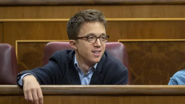 El candidato de Podemos a la Comunidad de Madrid, ÃÃ±igo ErrejÃ³n, en el Congreso de los Diputados