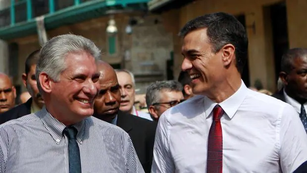  Pedro Sánchez en La Habana (Cuba) con el presidente Miguel Días-Canel - EFE