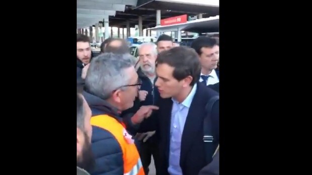 Los taxistas en huelga acosan e insultan a Rivera en Madrid: “¡Fuera, hijo de puta! ¡traidor!” Albert-rivera-taxi-kNmH--620x349@abc