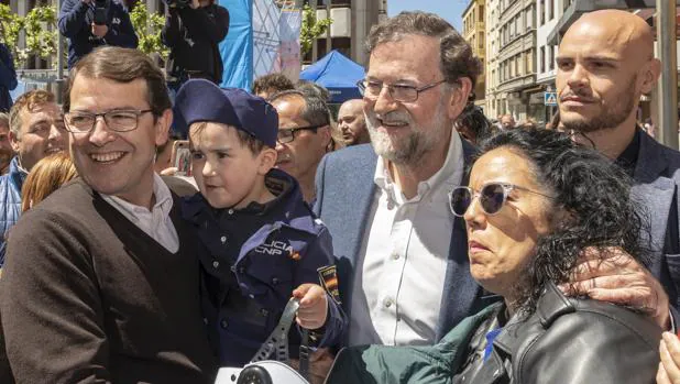 Rajoy destaca la trayectoria brillante de Mañueco y le ve como presidente de la Junta