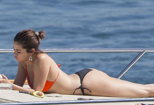 Resultado de imagen para Selena Gomez mostró orgullosa en bikini sus cicatrices