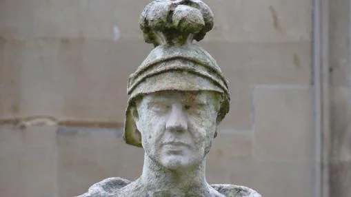Estatua de Suetonio
