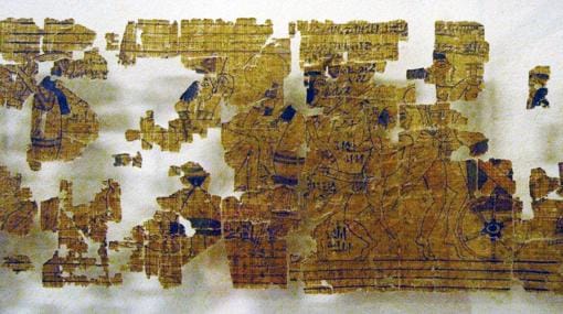 Fragmentos del papiro expuestos en el Museo de Egipcio de Turín