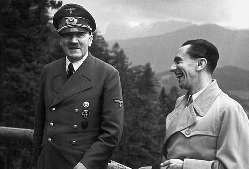 Goebbels, junto a Adolf Hitler