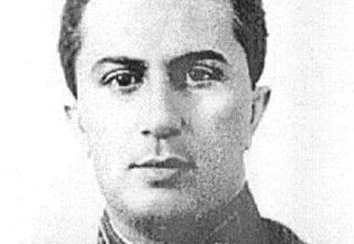 Yákov, en uniforme
