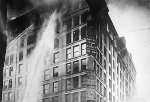 Incendio en la fábrica de confección Triangle Shirwaist, barrio de Manhattan