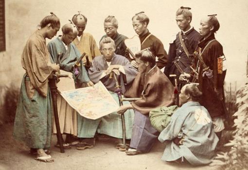 Fotografía de un grupo de samuráis antes de una batalla en el siglo XIX
