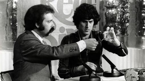 Uri Geller con José María Íñigo en televisión en 1975