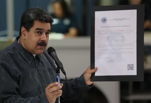 Maduro muestra el certificado digital del BCV que demostrará la compra del lingote de oro de los venezolanos