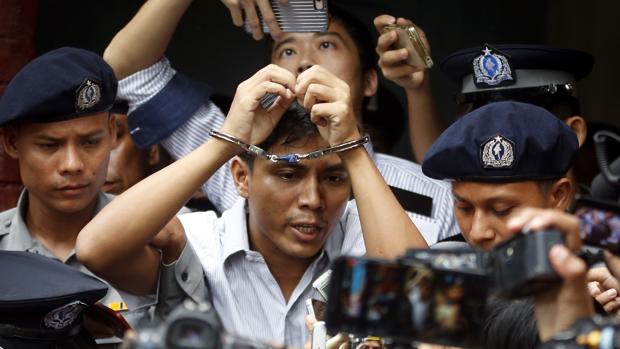 Un tribunal birmano condena a 7 años de prisión a dos periodistas de Reuters