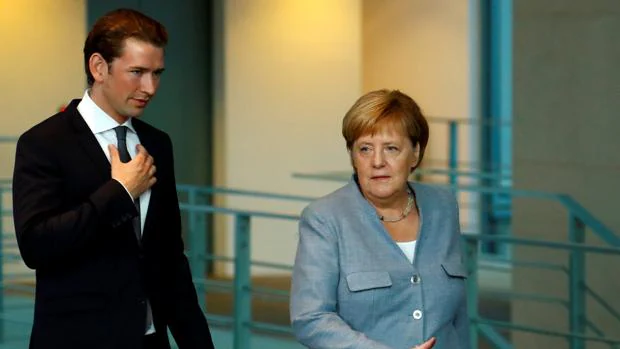 Merkel y Kurz acuerdan reforzar las fronteras exteriores de Europa en 2020