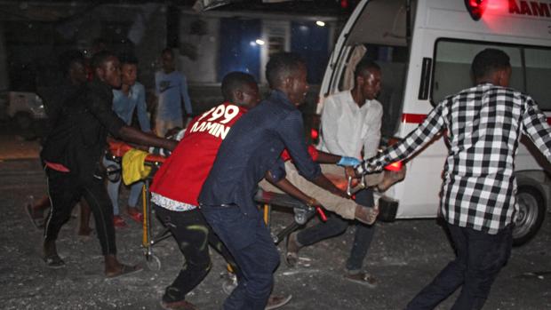 Al menos 29 muertos y 80 heridos en un ataque con camión bomba en Mogadiscio
