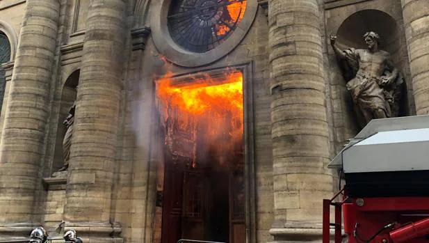 Incendio en la iglesia de Saint-Sulpice de ParÃ­s